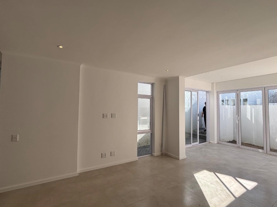 To Let 2 Bedroom Property for Rent in Voliere Estate Western Cape
